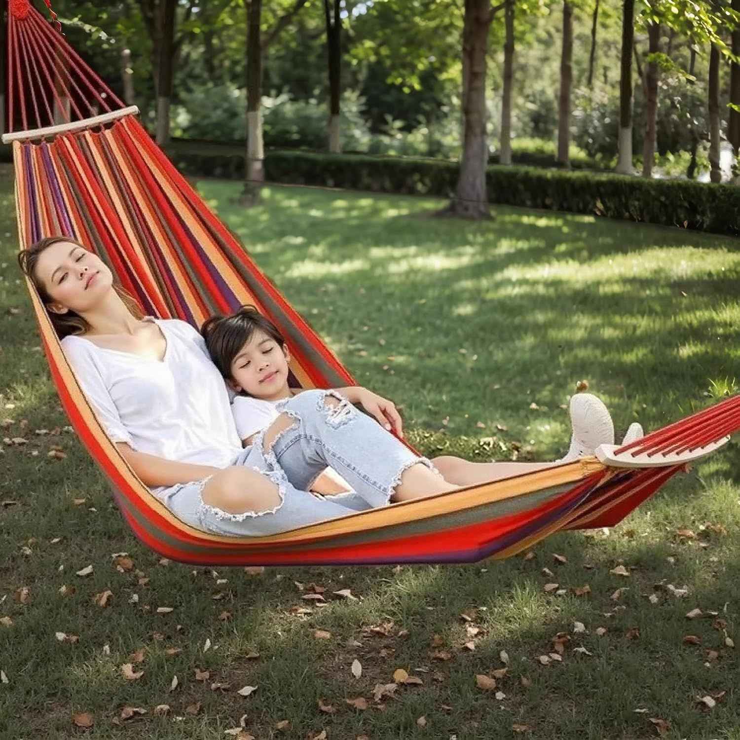 Experience Ultimate Relaxation with Our Lightweight Portable Camping Hammock